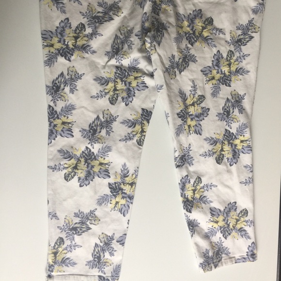 Clearance $7 Plus Size Floral 3/4 Jeans - Picture 3 of 3